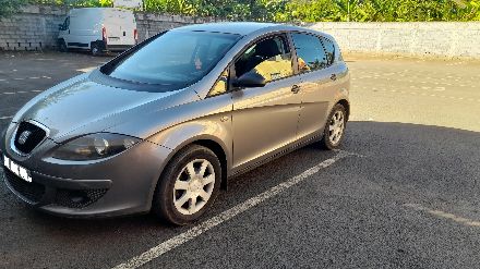 à louer une seat altea essence
