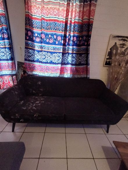 Vend canapé noir très bon état