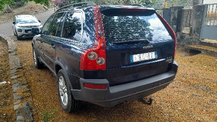 à vendre un 4X4  VOLVO  XC 90  2.4 diesel  boite automatique 7 places