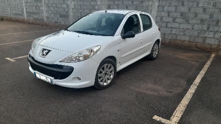 à vendre  une peugeot 206+ 1.4 hdi