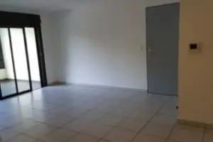 F3