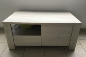 Table basse beige moderne