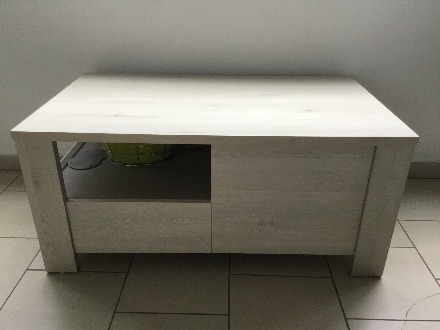 Table basse beige moderne