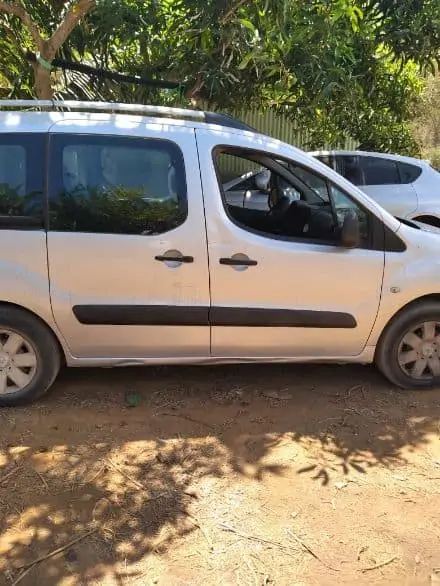 A vendre très urgent Citroën berlingo 84362 km évolutif à 9000 euros, ct, cartes grises ok