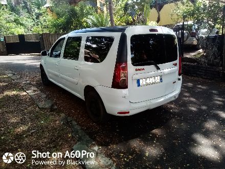 à louer à mamoudzou une dacia logan