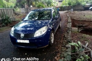 à louer à Mamoudzou une Dacia Sandero