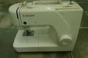 Vends machine à coudre