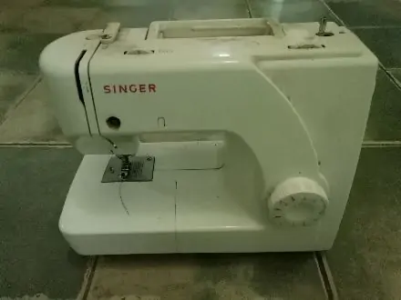 Vends machine à coudre