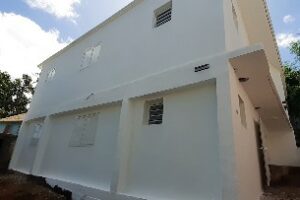 F4 de 131m2, entièrement climatisé, 1100€, proximité LEGTA Coconi