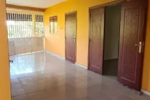 Loue T2 de 130 m2 en face du collège de Kani-Keli