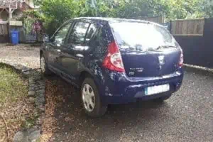 à louer à mamoudzou une dacia sandero